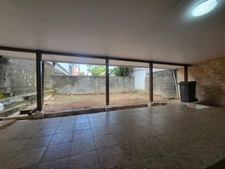 APPARTEMENT T2 AVEC GRANDE TERRASSE COUVERTE ET JARDIN PRIVATIF