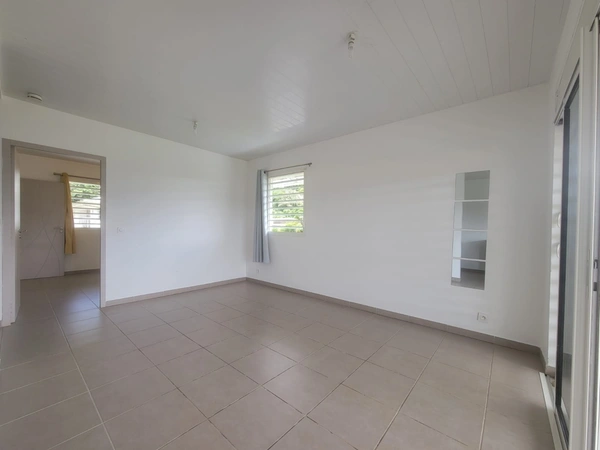 APPARTEMENT T2 AVEC GRANDE TERRASSE À RÉMIRE-MONTJOLY