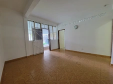 APPARTEMENT T2 AVEC GRANDE TERRASSE COUVERTE ET JARDIN PRIVATIF