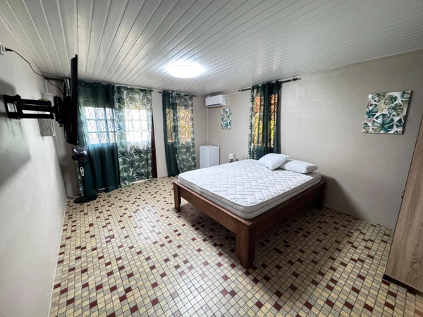 À LOUER – MAISON MITOYENNE T4 MEUBLEE – 1950 € – SAINT-LAURENT-DU-MARONI
