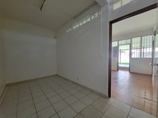 APPARTEMENT T2 AVEC GRANDE TERRASSE COUVERTE ET JARDIN PRIVATIF
