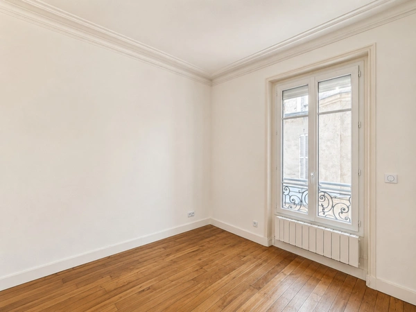 PARIS 17ᵉ – APPARTEMENT HAUSSMANNIEN FAMILIAL T4 AU CŒUR DE LA PLAINE MONCEAU