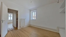 Toul (Cathédrale) : Duplex de 5 pièces principales ; 102 m2 Carrez, cave et grenier - Visite virtuelle sur demande 