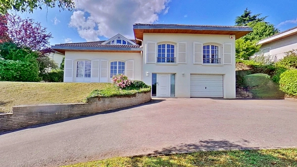Maison à vendre 7 pièces Malzéville (54) - Jardin, terrasse, garage, stationnements extérieurs...