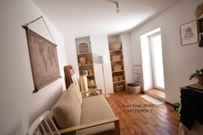 ISSIRAC – MAISON DE VILLAGE T3 EN PIERRE AVEC TOIT-TERRASSE ET VUE – DÉPENDANCES EN OPTION