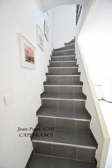 BARJAC – Maison de village soigneusement rénovée – 66 m² – Garage voûté