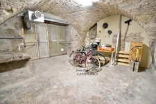 BARJAC – Maison de village soigneusement rénovée – 66 m² – Garage voûté