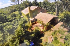 À Vendre : Charmante Maison en Pierre T7 avec Piscine et dépendances sur 2,8 Hectares à Saint Paulet de Caisson (Gard)