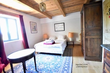 Laval Saint Roman - Propriété T6 , 4 chambres, en pierre récente sur un terrain de 1,5 ha en pleine nature.