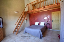 BARJAC – A 210 m2 property including a 70 m2 apartment with panoramic views of the Cévennes mountains, a short walk from the heart of the village