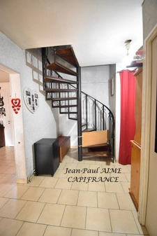 PONT-SAINT-ESPRIT – Maison T4 avec piscine, terrasse couverte et garage, à proximité des commodités