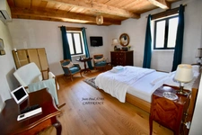 Laval Saint Roman - Propriété T6 , 4 chambres, en pierre récente sur un terrain de 1,5 ha en pleine nature.