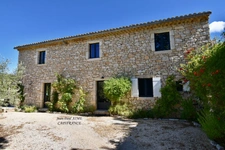Laval Saint Roman - Propriété T6 , 4 chambres, en pierre récente sur un terrain de 1,5 ha en pleine nature.