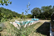 Laval Saint Roman - Propriété T6 , 4 chambres, en pierre récente sur un terrain de 1,5 ha en pleine nature.