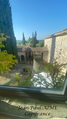 Demeure en pierre du XVIIe siècle avec vue imprenable sur les coteaux de l’Ardèche – Issirac