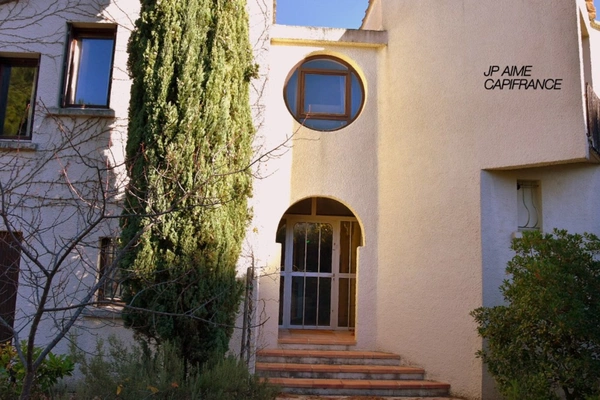 Dpt Gard (30), à vendre BAGNOLS SUR CEZE maison d'architecte de 200 m² avec piscine couverte et aménagements indépendants pour profession libérale.- Terrain de 1 268,00 m² 