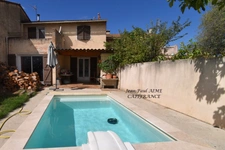 PONT-SAINT-ESPRIT – Maison T4 avec piscine, terrasse couverte et garage, à proximité des commodités