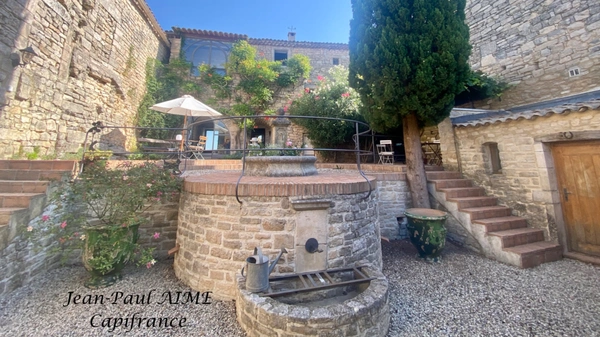 Demeure en pierre du XVIIe siècle avec vue imprenable sur les coteaux de l’Ardèche – Issirac