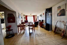 PONT-SAINT-ESPRIT – Maison T4 avec piscine, terrasse couverte et garage, à proximité des commodités