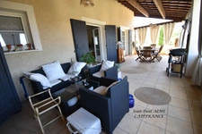 BARJAC – A 210 m2 property including a 70 m2 apartment with panoramic views of the Cévennes mountains, a short walk from the heart of the village