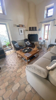 Demeure en pierre du XVIIe siècle avec vue imprenable sur les coteaux de l’Ardèche – Issirac