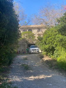 ISSIRAC (30) - Authentic Provençal Gard charm: stone house, garage, outbuildings and south-facing courtyard