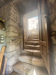 ISSIRAC (30) - Authentic Provençal Gard charm: stone house, garage, outbuildings and south-facing courtyard