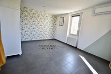 BARJAC – Maison de village soigneusement rénovée – 66 m² – Garage voûté