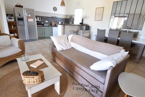 BARJAC – Une propriété de 210 m2 dont un appartement de 70 m2 avec panorama sur les Cévennes, à quelques pas du cœur du village