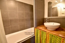 BARJAC – Maison de village soigneusement rénovée – 66 m² – Garage voûté