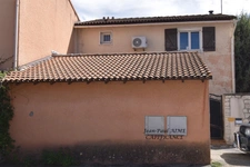 PONT-SAINT-ESPRIT – Maison T4 avec piscine, terrasse couverte et garage, à proximité des commodités