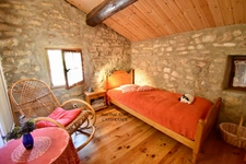 À Vendre : Charmante Maison en Pierre T7 avec Piscine et dépendances sur 2,8 Hectares à Saint Paulet de Caisson (Gard)