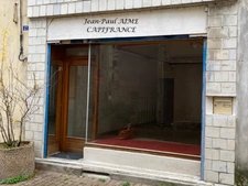 Maison de ville avec local commercial – 116 m² habitables – Pont-Saint-Esprit centre