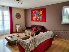 BARJAC – A 210 m2 property including a 70 m2 apartment with panoramic views of the Cévennes mountains, a short walk from the heart of the village