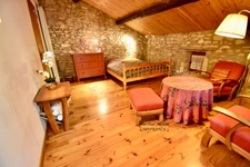 À Vendre : Charmante Maison en Pierre T7 avec Piscine et dépendances sur 2,8 Hectares à Saint Paulet de Caisson (Gard)