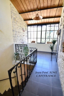 BARJAC – Maison de village soigneusement rénovée – 66 m² – Garage voûté