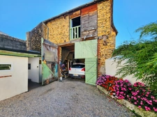 Maison de village bio climatique + grange + cour + jardin