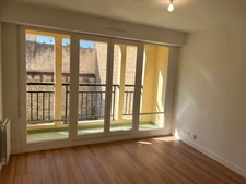 PONTOISE – CENTRE HISTORIQUE – STUDIO AVEC BALCON ET PARKING EN SOUS-SOL