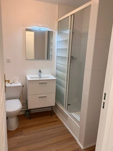 PONTOISE – CENTRE HISTORIQUE – STUDIO AVEC BALCON ET PARKING EN SOUS-SOL