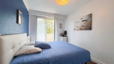 Appartement à vendre situé au dernier étage, de type 4, d’une surface habitable de 78 m², avec 3 balcons.