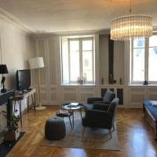 Quimper - Hyper centre – Vente appartement type studio de 40 m² habitables avec locataire en place.