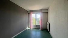 Appartement à vendre situé au 3e étage, de type 3, d’une surface de 70 m² habitable.