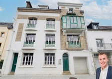 QUIMPER CENTRE (29) – Immeuble de 360 m² habitable avec jardin et garage.