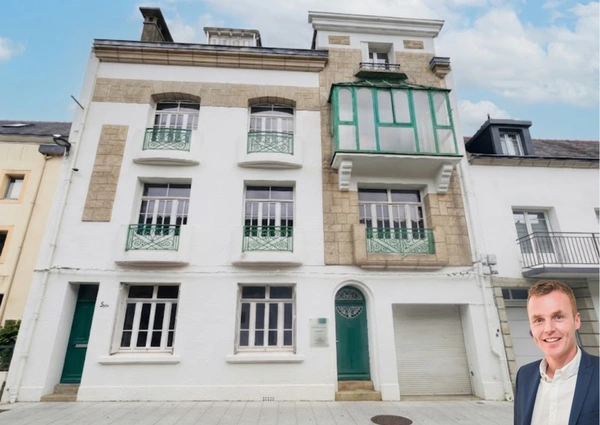 QUIMPER CENTRE (29) – Immeuble de 360 m² habitable avec jardin et garage.