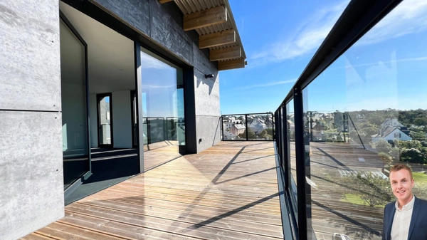 Département du Finistère (29) - À vendre : Crozon, centre-ville - Appartement penthouse T6 de 183 m² habitable avec vue panoramique sue la baie de Morgat - 4 terrasses - Garage.