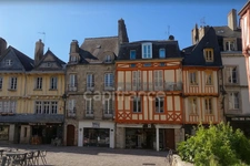 Quimper - Hyper centre – Vente appartement type studio de 40 m² habitables avec locataire en place.