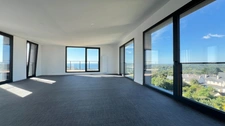 Département du Finistère (29) - À vendre : Crozon, centre-ville - Appartement penthouse T6 de 183 m² habitable avec vue panoramique sue la baie de Morgat - 4 terrasses - Garage.