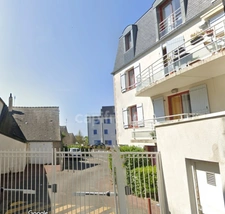 Finistère (29) – À vendre à Pont-l’Abbé, en plein centre-ville : Appartement T2 de 39,38 m² habitable avec terrasse, jardin privatif et place de parking en sous-sol.