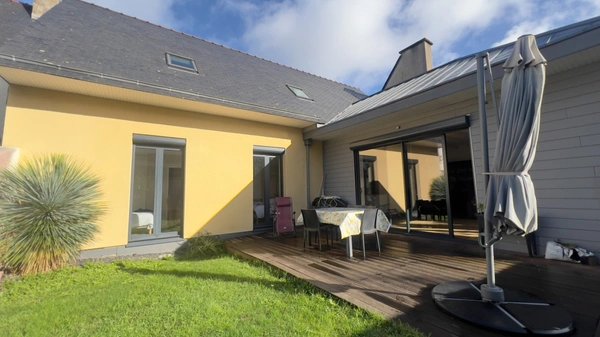 Département du Finistère (29) - Quimper - Quartier du Braden – Maison de type 7 de 164 m² habitable - Double garage - Terrain de 260 m².