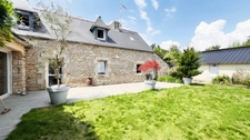PLONÉIS (29) – Maison à vendre Type 6 de 115 m² habitable et 189 m² utile – Terrain de 1 320 m² – Double garage – Piscine